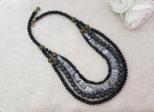 Colar de Cristais Preto e Cinza