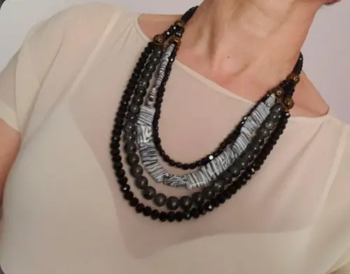 Colar de Cristais Preto e Cinza