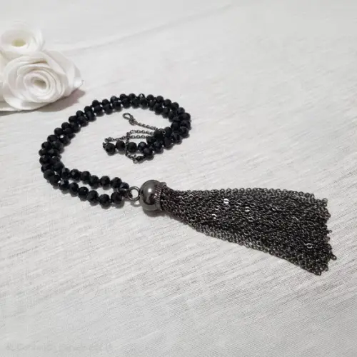 Colar de Cristais Preto com Franja de Correntes