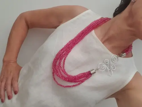Colar de Cristais Rosa Chiclete e Entremeio Banhado