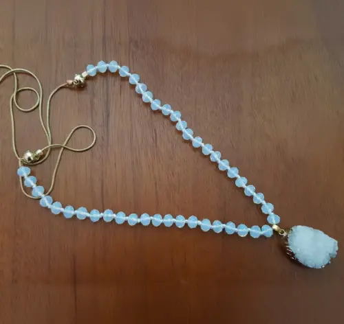 Colar de Cristal e Corrente com Pingente de Pedra Druza