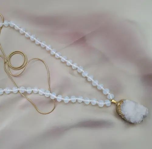 Colar de Cristal e Corrente com Pingente de Pedra Druza