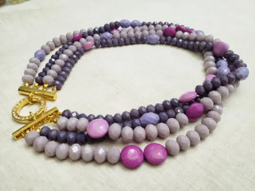 Colar de Cristal em Tons de Lavanda