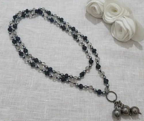 Colar de Cristal Preto e Cinza e Pérola Shell