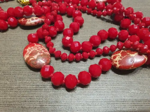 Colar de Cristal Vermelho