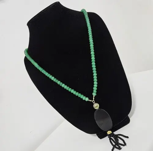 Colar de Jade Verde com Pingente de Ágata e Tassel