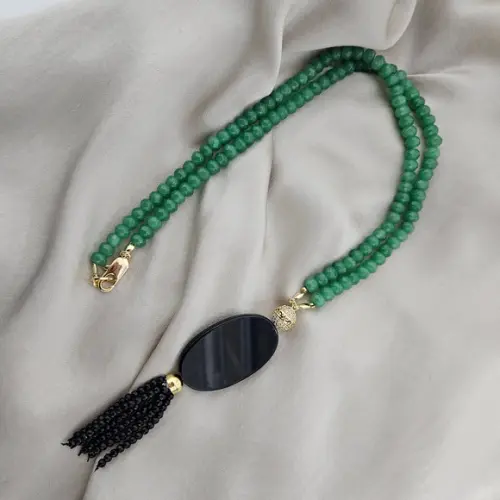 Colar de Jade Verde com Pingente de Ágata e Tassel