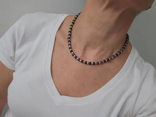 Colar de Lápis Lazuli e Entremeios Dourados Adiamantados
