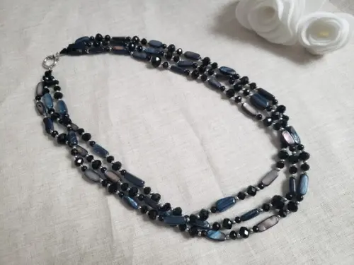 Colar de Madrepérola Cinza e Cristal Preto