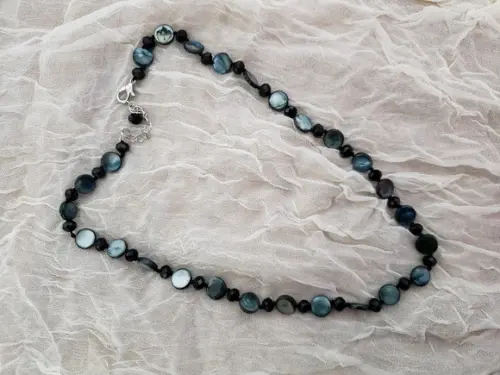 Colar de Madrepérola e Cristal Preto