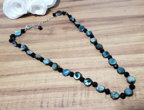 Colar de Madrepérola e Cristal Preto