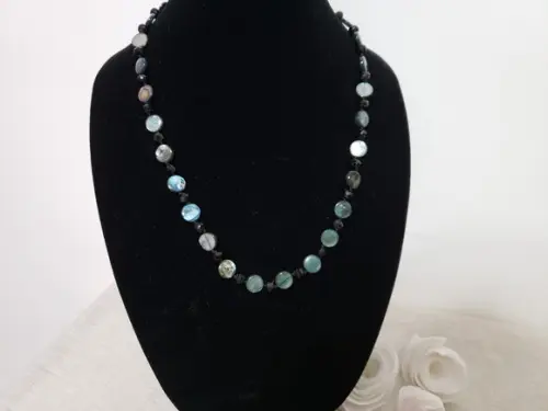 Colar de Madrepérola e Cristal Preto