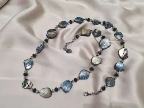 Colar de Madrepérola e Cristal Preto Semijoia