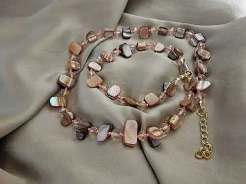 Colar de Madrepérola e Cristal Rose - Semijoia