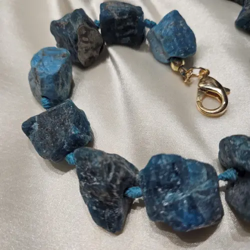 Colar de Pedra Natural Bruta Jade Azul