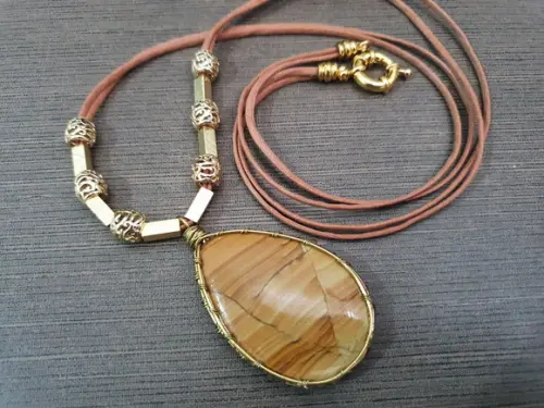 Colar de Pedra Natural Jasper Madeira