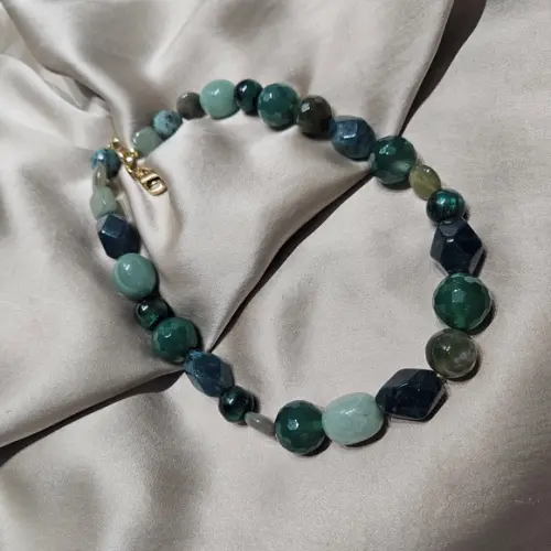 Colar de Pedras Naturais Ágata e Jade em Tons Verde