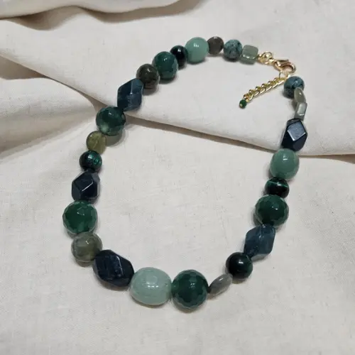 Colar de Pedras Naturais Ágata e Jade em Tons Verde