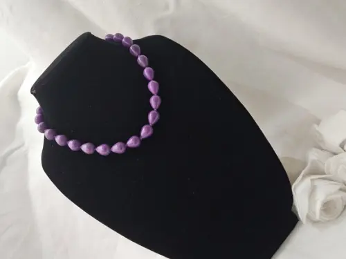 Colar de Pedras Naturais Howlita Roxo