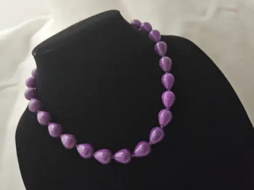 Colar de Pedras Naturais Howlita Roxo