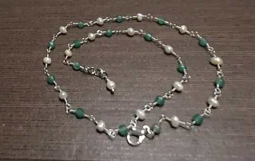 Colar de Pedras Naturais Jade Esmeralda e Pérolas Barrocas