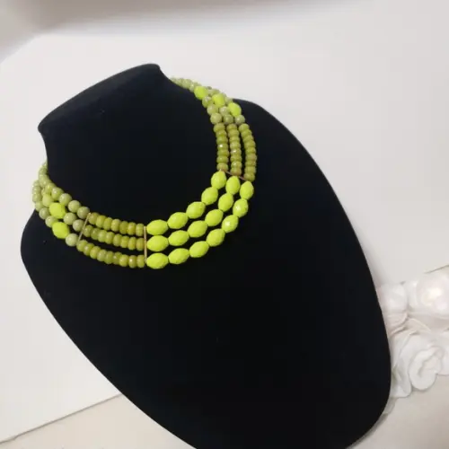 Colar de Pedras Naturais Jade Limão