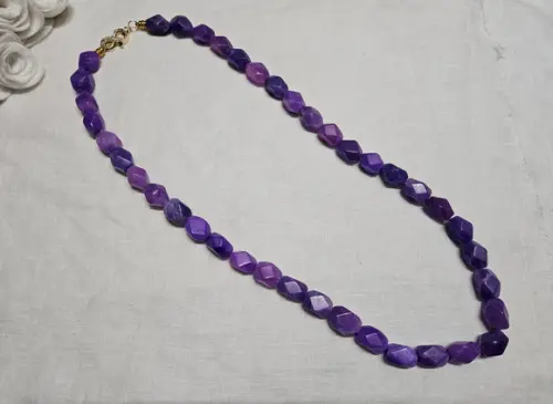 Colar de Pedras Naturais Jade Roxo