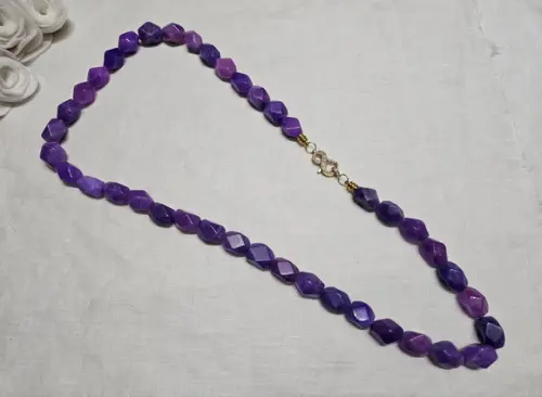 Colar de Pedras Naturais Jade Roxo