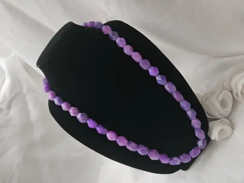 Colar de Pedras Naturais Jade Roxo
