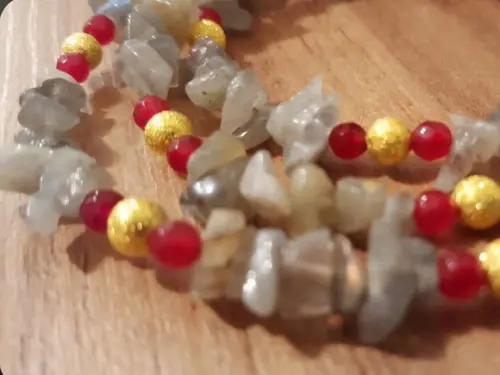 Colar de Pedras Naturais Labradorita e Jade Rubi