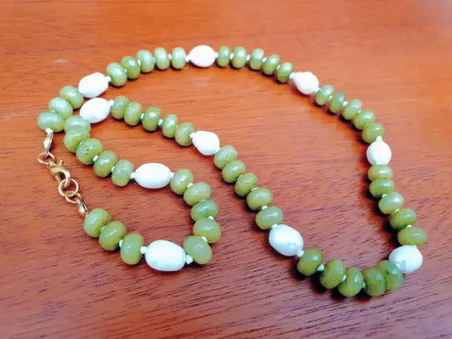 Colar de Pedras Peridoto com Pérolas Naturais