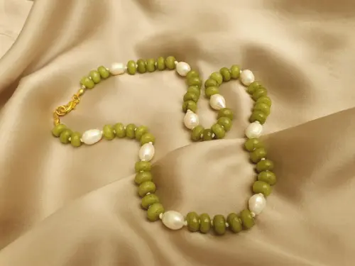 Colar de Pedras Peridoto com Pérolas Naturais
