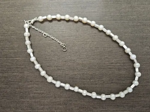 Colar de Pérola Natural e Entremeios Banhado a Prata