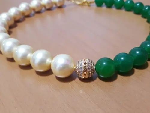 Colar de Pérolas Champagne e Pedras Naturais Jade Verde