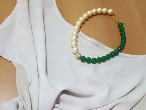 Colar de Pérolas Champagne e Pedras Naturais Jade Verde
