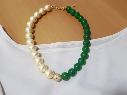 Colar de Pérolas Champagne e Pedras Naturais Jade Verde