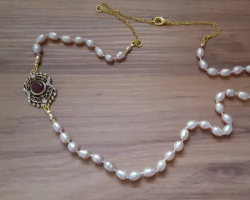Colar de Pérolas com Entremeio Lateral
