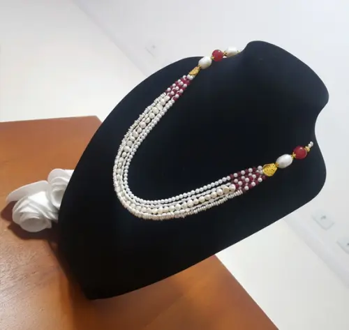 Colar de Pérolas de Água Doce com Cristal Rubi