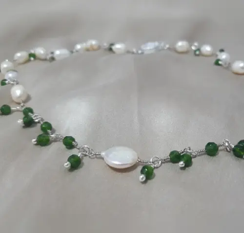 Colar de Pérolas de Água Doce com Jade Esmeralda