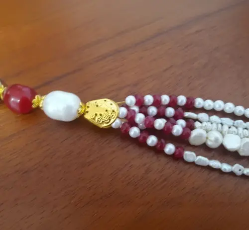 Colar de Pérolas de Água Doce com Cristal Rubi