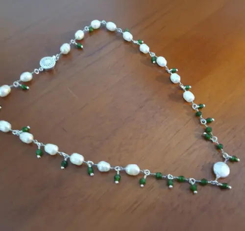 Colar de Pérolas de Água Doce com Jade Esmeralda