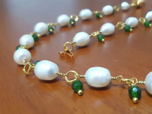 Colar de Pérolas de Água Doce com Jade Esmeralda