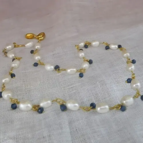 Colar de Pérolas de Água Doce com Safira Azul