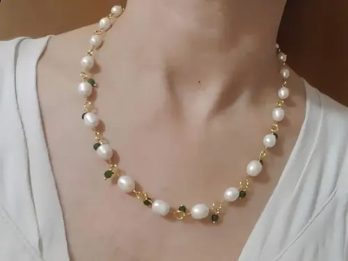 Colar de Pérolas de Água Doce com Jade Esmeralda