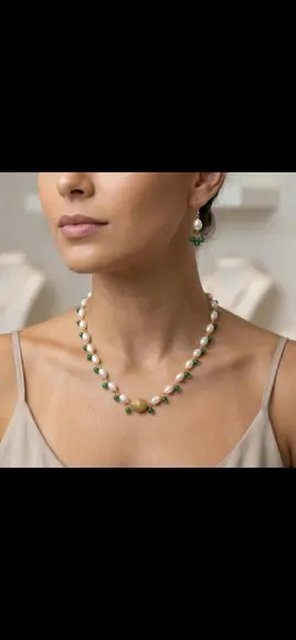 Colar de Pérolas de Água Doce com Jade Esmeralda