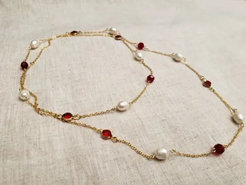 Colar de Pérolas de Água Doce e Cristal Rubi