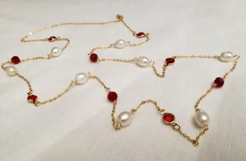 Colar de Pérolas de Água Doce e Cristal Rubi