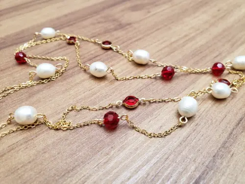 Colar de Pérolas de Água Doce e Cristal Rubi