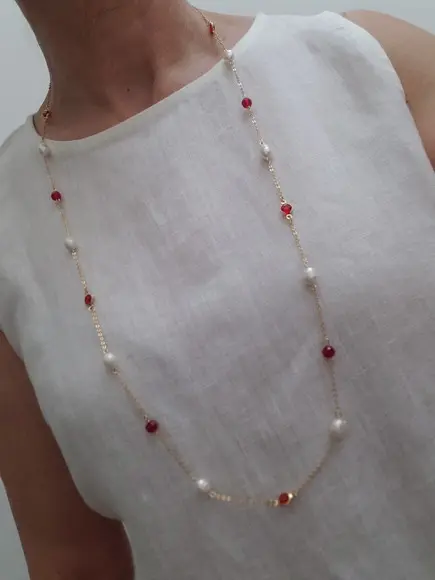 Colar de Pérolas de Água Doce e Cristal Rubi