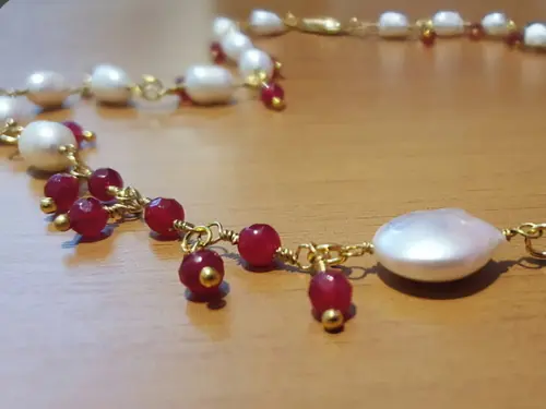 Colar de Pérolas de Água Doce e Jade Rubi